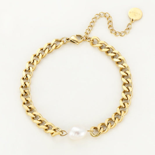 Armband auf weißem Hintergrund Perle